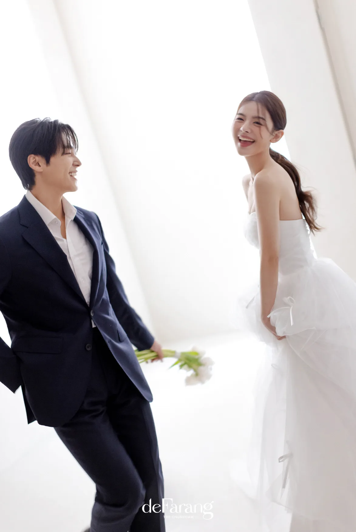 더청담 스튜디오 미니멀 인물 중심 웨딩촬영 샘플